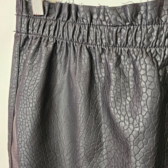 NWT VERO MODA RILEY BLACK FAUX PEBBLE LEATHER MINI SKIRT SIZE M - Picture 9 of 15